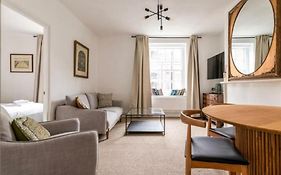 Modern Flat In Central London
